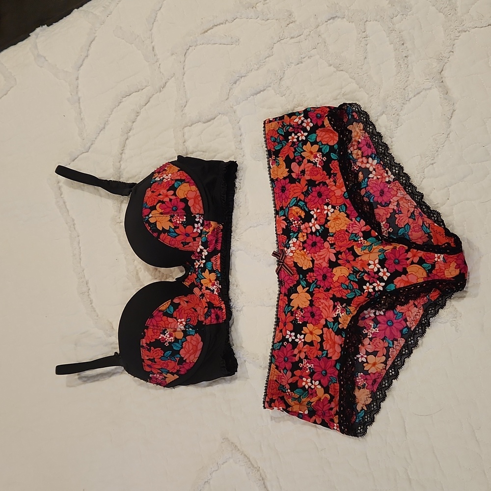 KENSIE floral demi cup bra 32c bottom M